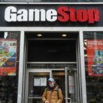 Las acciones de GameStop se disparan y la Bolsa de Nueva York suspende sus transacciones